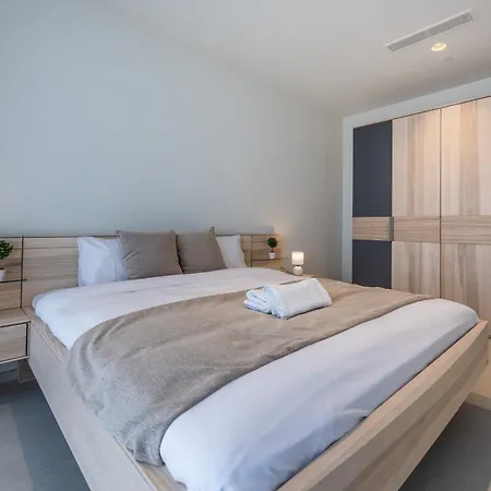 Apartment Mercury Luxe Retreat In Mercury Towers Saint Julian's