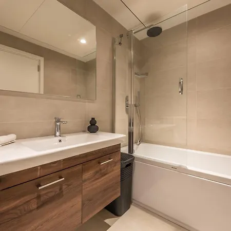 Mercury Luxe Retreat In Mercury Towers Apartment *