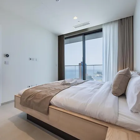 Mercury Luxe Retreat In Mercury Towers *