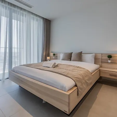 Mercury Luxe Retreat In Mercury Towers St. Julian's