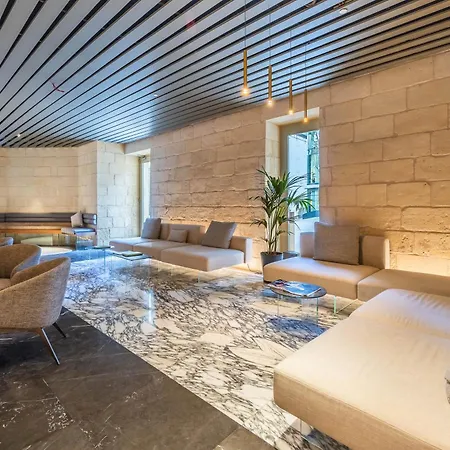 Mercury Luxe Retreat In Mercury Towers Apartment